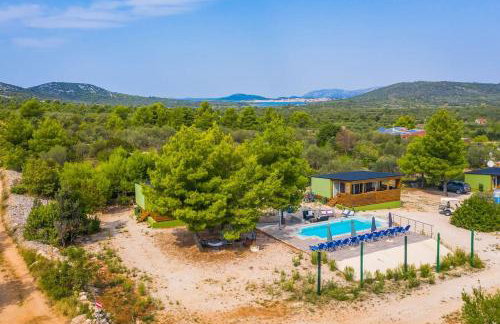 Cozy and Chic Little House with Pool Ivinj-2 - Foto 25