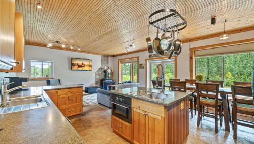 Rustic 5BR Escape with Private Hot Tub 25min to Park City - Foto 5