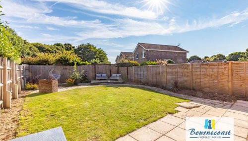 AUSTER CLOSE by BOURNECOAST - A Family Home with Garden and Parking - WIFI - HB9617 - Foto 4, Garden