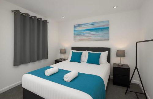 Stylish Cosy 2-Bed flat, fast Wi-Fi, Sky Sports, Sky Cinema & Netflix plus 2 free Parking bays - Foto 1