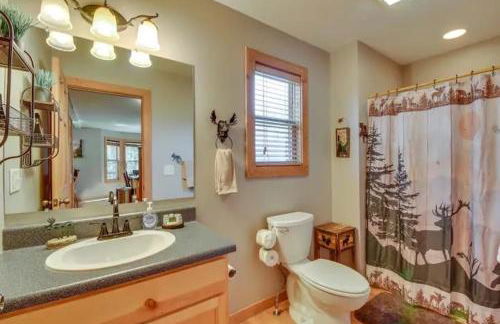 Cozy North GA Cabin 3BR3BA, Fire Pit & Game Rm - Foto 28