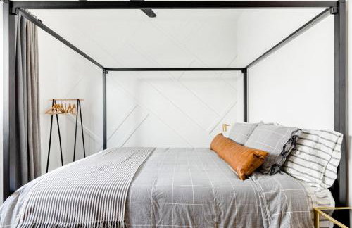 Sleek Luxury Studio with Patio LAX & Beach Access - Foto 12