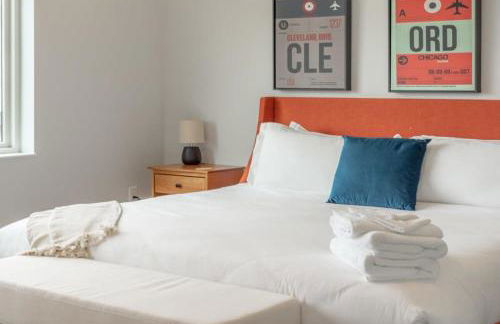 Beautiful Modern 3BR in the Grove ABODEbucks - Photo 29