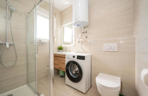 Poolside Hideout Apartments - Photo 79