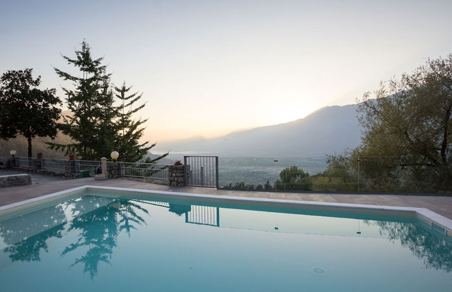 Lakeside Mansion With Pool - Foto 26