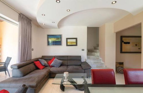 5 Bedroom Beautiful Home In Labin - Photo 43