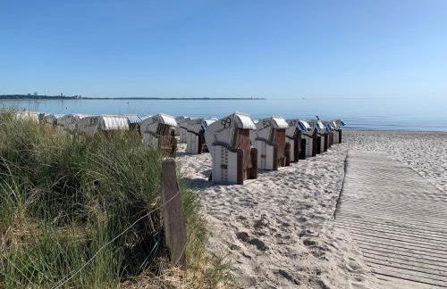 HAPPY PLACE mit Sonnen-Balkon und Stellplatz nur 400 m zum Strand - Foto 18