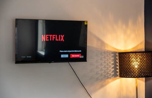 Stylish 2-Bedroom Apartment in Motherwell I Netflix, Pet Friendly & Train Access - Foto 4