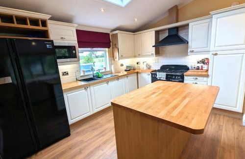 Hot Tub, Lake View, Peaceful Woodland Retreat - Photo 14