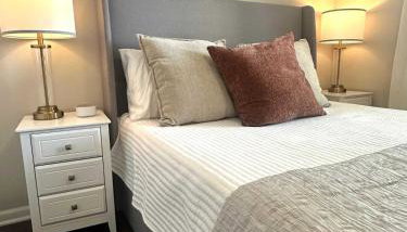 Walk to Stadium, 2 Parking Spots, Balcony & Pool - Foto 5