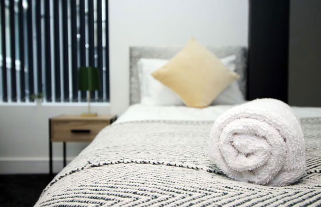 Skyline Remarkable 2-bed Apartment in Swansea - Photo 9