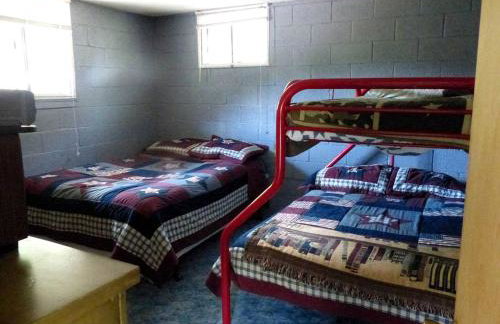 American-Themed Vacation Cabin with a Spacious Deck in Poudre Canyon near Fort Collins, Colorado - Foto 5