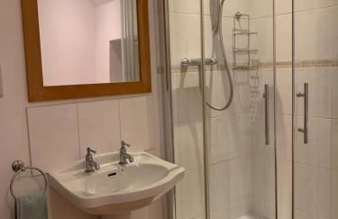 Cute cob cottage - Photo 22