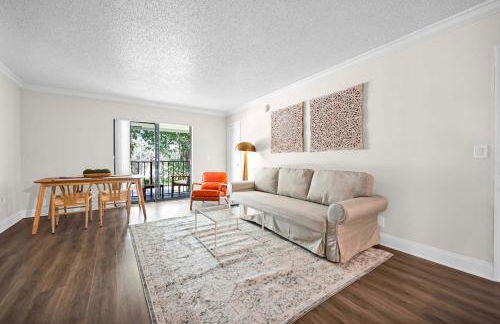 Serene Poolside Getaway Lake Access Parking - Foto 47