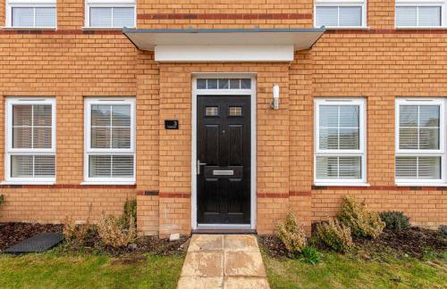 Detached House in Brooklands - Prime Location - Driveway Parking, Self-Check-In, Fast WiFi and Smart TV by Yoko Property - Foto 34