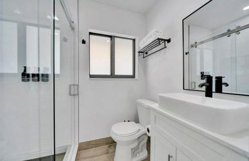 Waterfront Unit #1 20 Min Walk to Beach and Shops - Foto 10