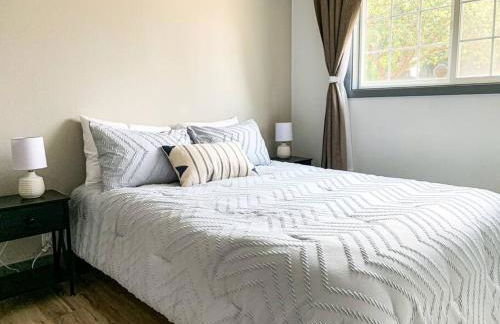 Riverwalk Retreat: Spacious, Hot tub, near Autzen - Foto 14