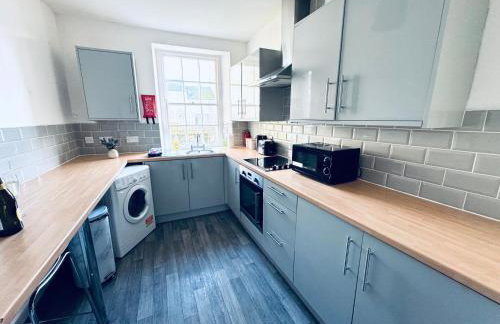 The Georgian Townhouse - 4 Bedrooms - Sleeps 9 - Photo 13