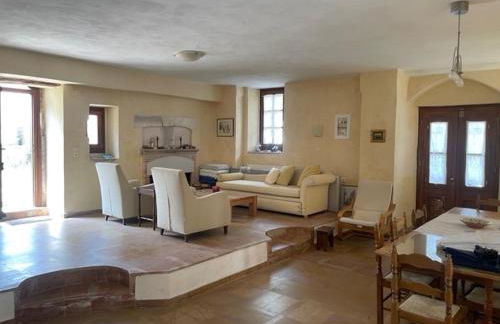 Olive House - Photo 5