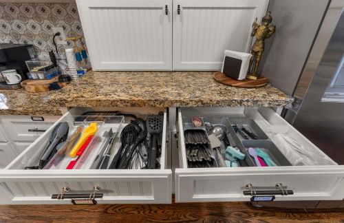 Castle Stay by Gathering Place Hot Tub & Fire Pit - Foto 56