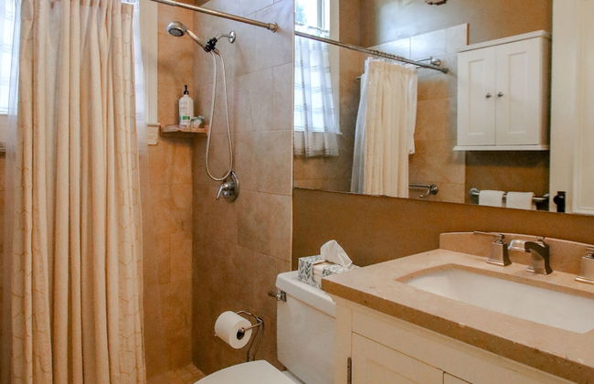 The Irish Bar near Bay Historic Savannah - Photo 49