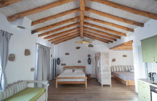 Erifi Luxury Suites - Photo 34