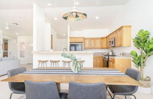 Casa Del Sol-Mountain View 3BR Home w Pool Hot Tub - Foto 52