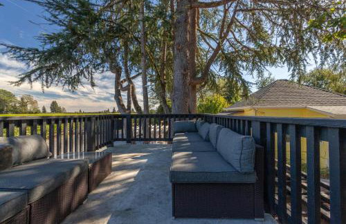 Relaxing 3BR Home with Vineyard View Rooftop Deck and Game Room - Foto 34