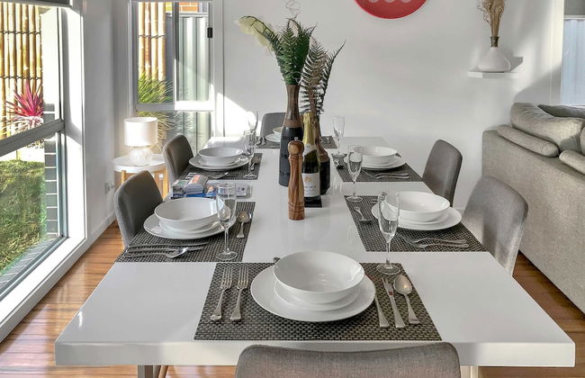 Sleek Stylish Modern Close to Airport - Foto 8