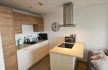 Executive E15 Apartment - Skyline Terrace & Free Private Parking - 5-min Walk to Abba Arena - Foto 48