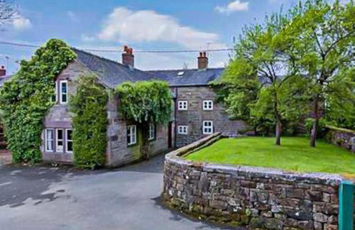 School House, cosy cottage for 12 with hot tub in the Peak District - Photo 35