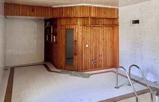 4 Bed Villa Estate Sleeps 7 - Pool, Garden, Sauna - Photo 37