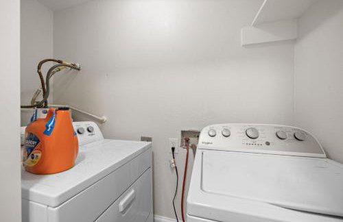 Oceanfront home with pool, large decks, fire pit and private walkover to the beach - Foto 30