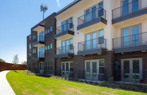 Bright 2BD 2BA Suite Gym and Pool City Center Stay - Foto 27