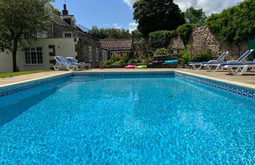 Richmond Hill Cottages, Exclusive 6 bedroom Farm House, Markington with heated pool - Photo 29