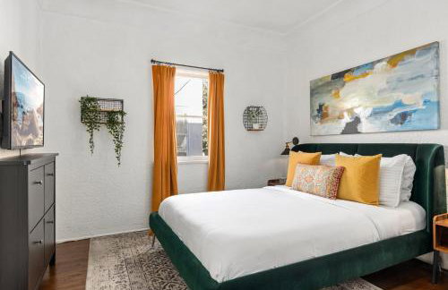 Visit the Beach from a Historic Downtown Apartment - NRP21-00092 - Foto 29