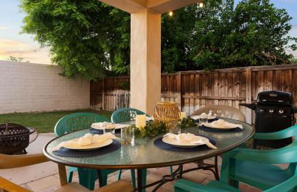 Desert Oasis w Pool Spa BBQ Outdoor Dining Under the Palms Calle Tolosa by AvantStay - Foto 41