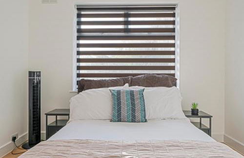 2 Bed Luxury Parking and Garden - Close to Heathrow - Foto 13