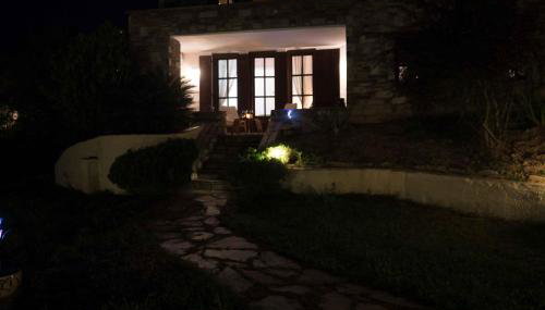 Tranquil Infinity Pool Getaway (private jacuzzi and steam bath, pool, garden, sea and city views) - Foto 4