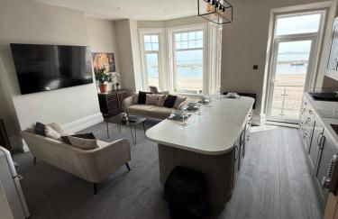 Stunning Sea View Apartment With Balcony & Parking - Foto 2