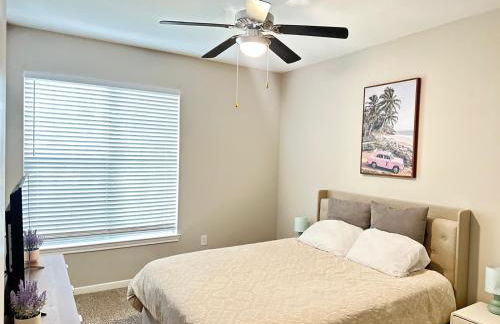 Comfortable 2BR Getaway Close to The Woodlands - Foto 24