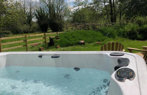 Large Luxury Shepherds Hut with Hot Tub nr Bath - Foto 2