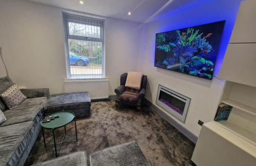 Stunning Modern Riverside Cottage - Photo 23