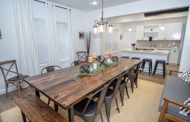 Huge Remodeled 5BR 4BA House Sleeps 20 Downtown - Photo 48