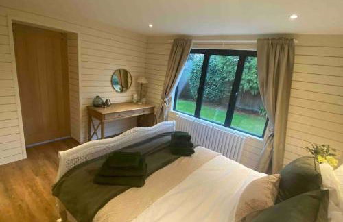 brand new cozy cabin with parking - Foto 21