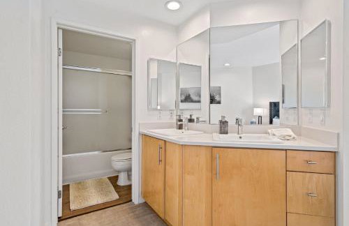 Venice Marina Water Front Luxury Condo - Photo 11