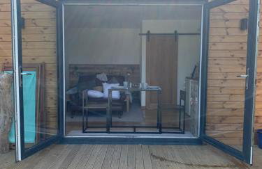 Unique Private Wood Cabin near Jurassic Coast in Dorset Countryside - Photo 4