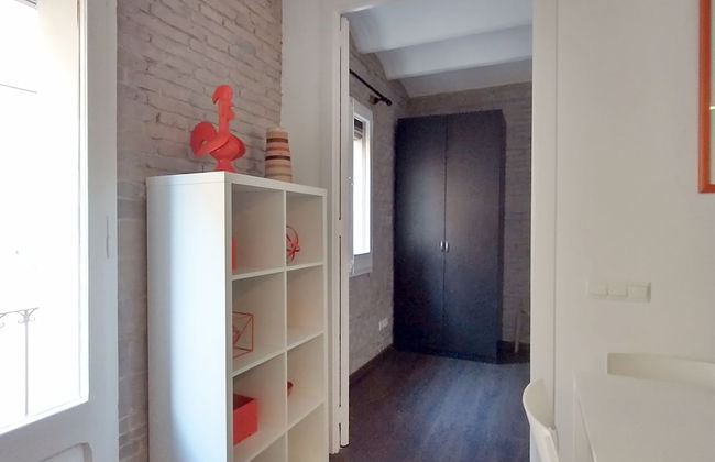 Barceloneta Apartment With Balcony - Photo 9