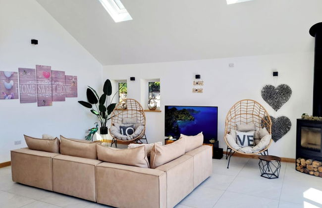 4 Bed Villa Sleeps 8 -private Terrace-free Parking - Foto 10