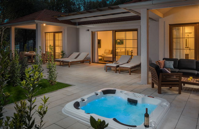 Luxury Bay Villa with private hot tub - Foto 1